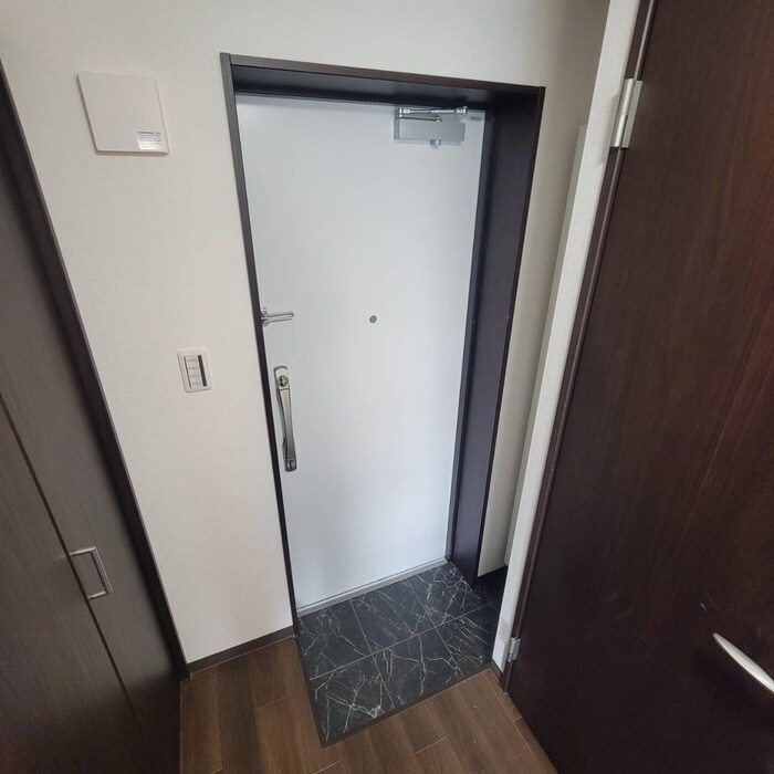 物件内観写真14　(玄関)