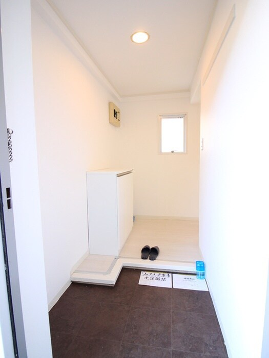 物件内観写真22　(玄関)