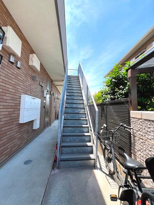 物件外観写真4　(エントランス部分)