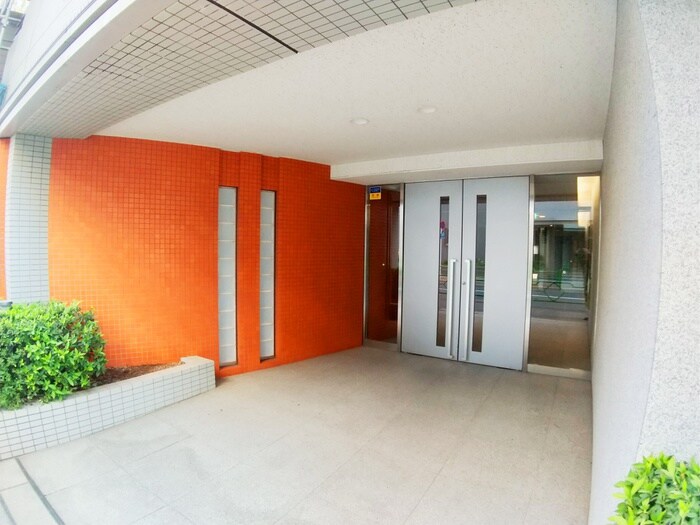 物件外観写真4　(エントランス部分)