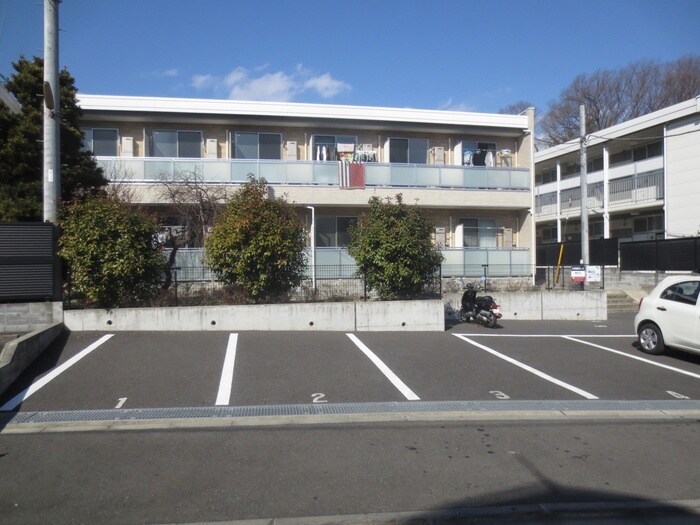 物件外観写真3　(駐車場)