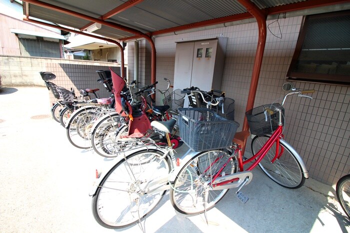 物件外観写真5　(駐輪場)