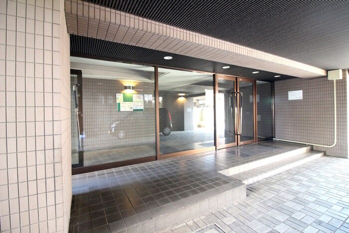 物件外観写真6　(エントランス部分)
