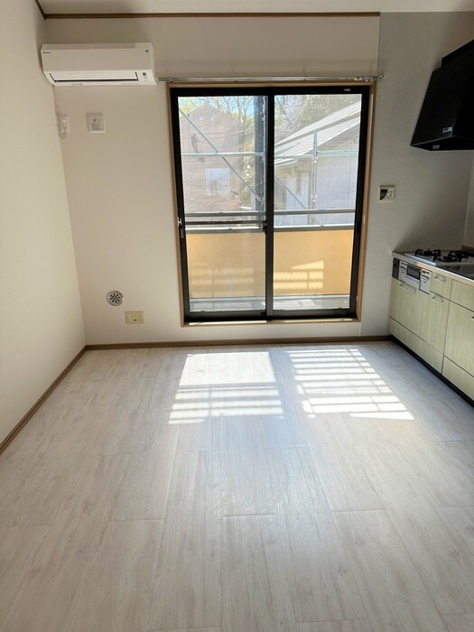 物件内観写真10　(室内からの展望)