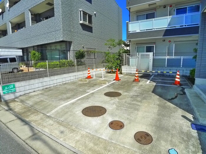 物件外観写真5　(駐車場)