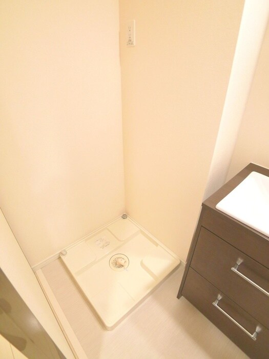 物件内観写真12　(洗濯機置場)