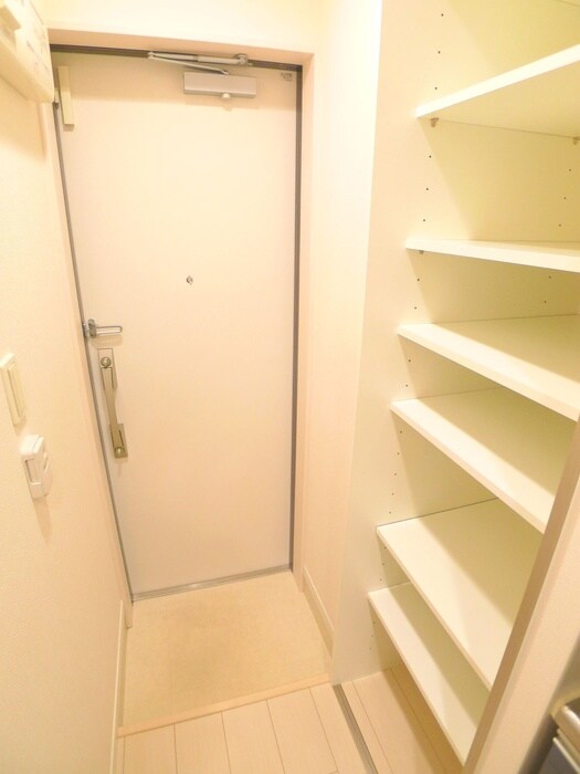 物件内観写真18　(玄関)