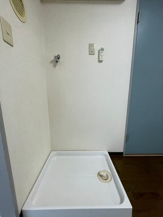 物件内観写真15　(洗濯機置場)