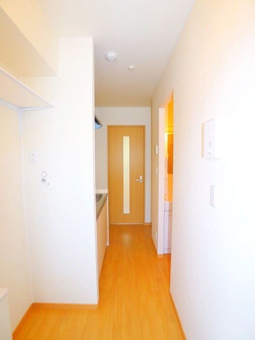 物件内観写真13　(廊下)
