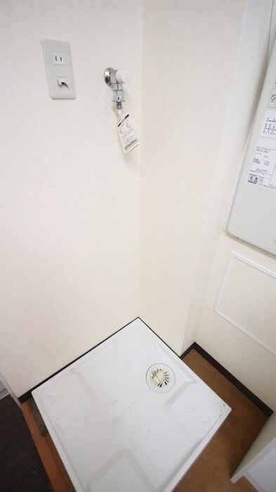 物件内観写真13　(洗濯機置場)