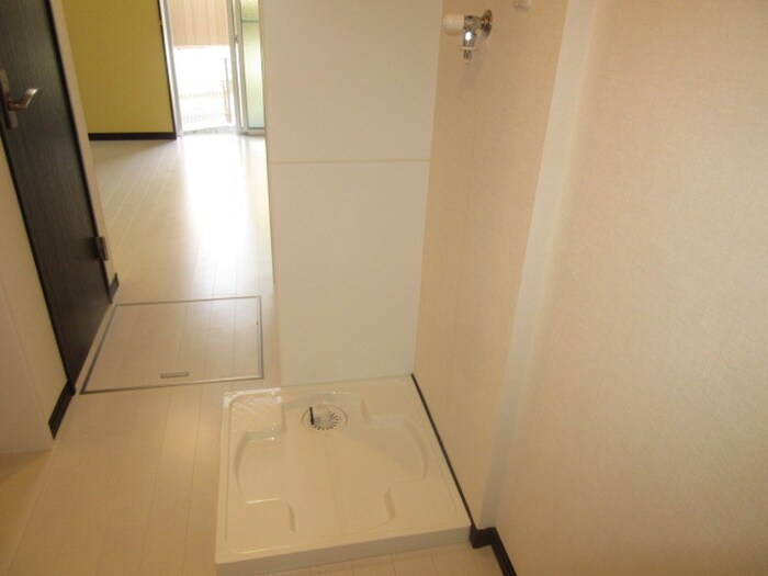 物件内観写真9　(洗濯機置場)