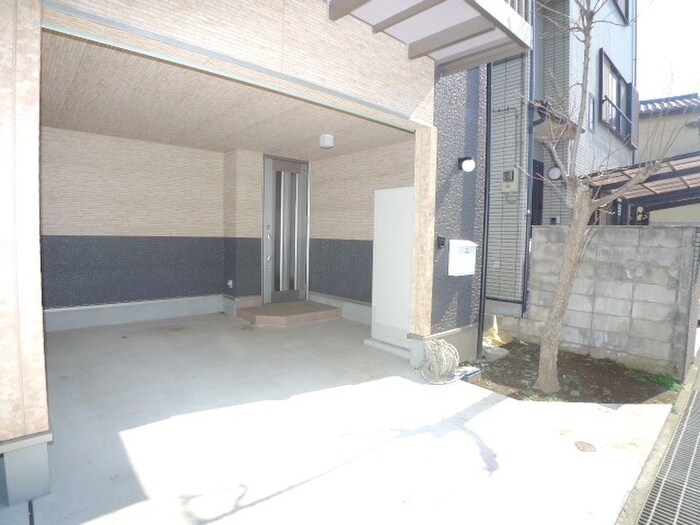 物件外観写真2　(駐車場)