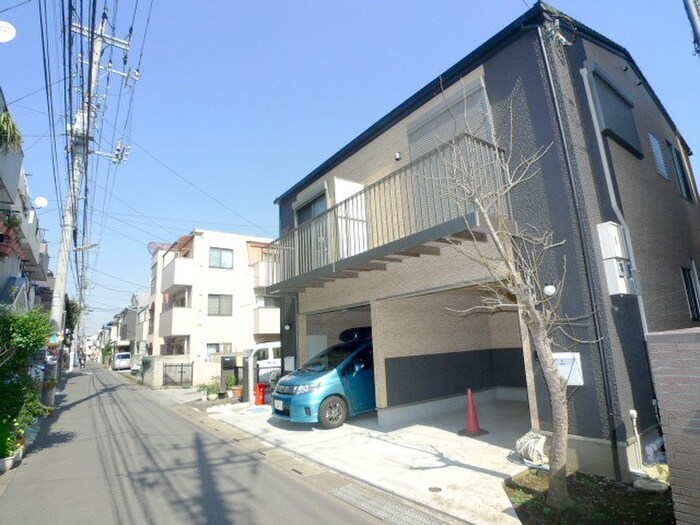 物件外観写真3　(エントランス部分)