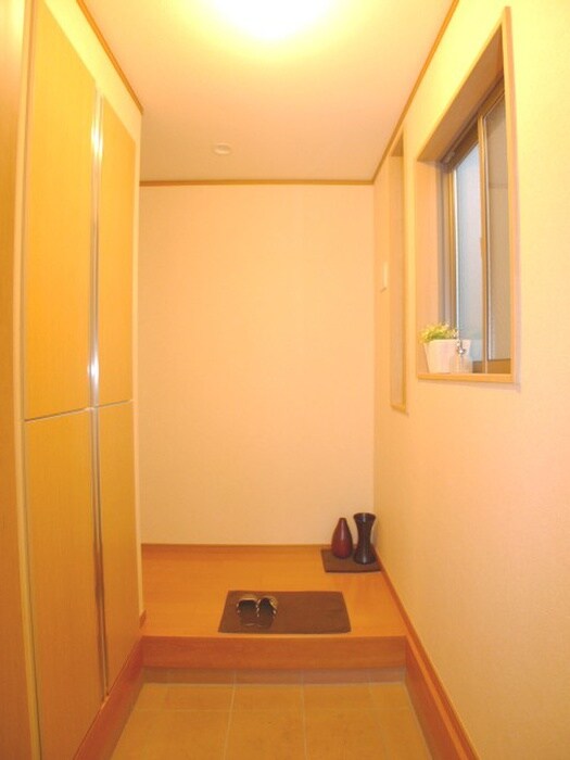 物件内観写真15　(玄関)