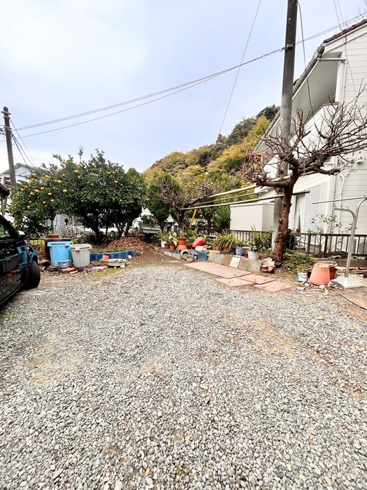 物件外観写真5　(駐車場)