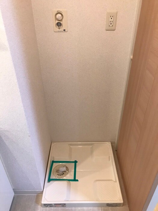 物件内観写真11　(洗濯機置場)