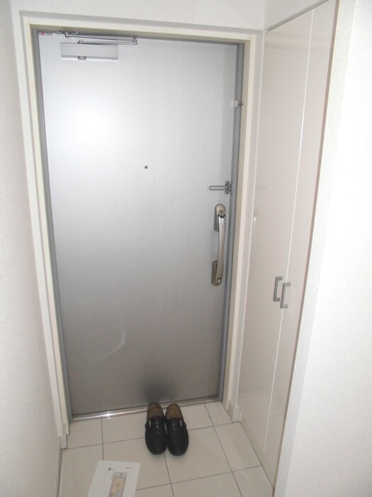 物件内観写真12　(玄関)