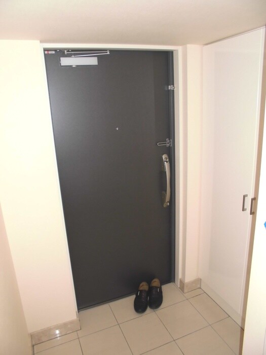 物件内観写真12　(玄関)