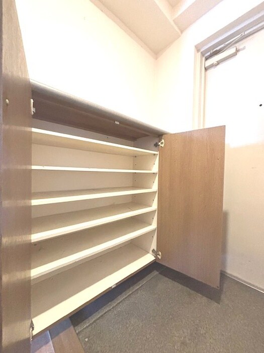 物件内観写真8　(靴箱)