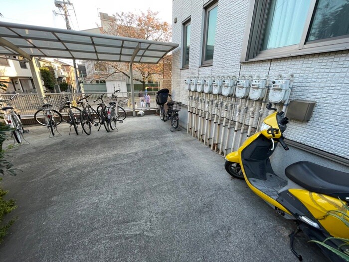 物件外観写真3　(駐輪場)