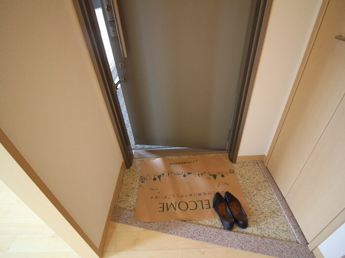 物件内観写真16　(玄関)