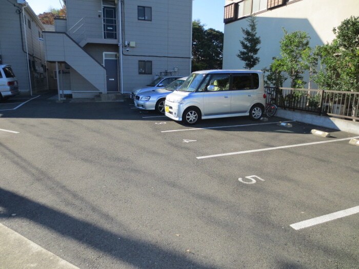 物件外観写真3　(駐車場)