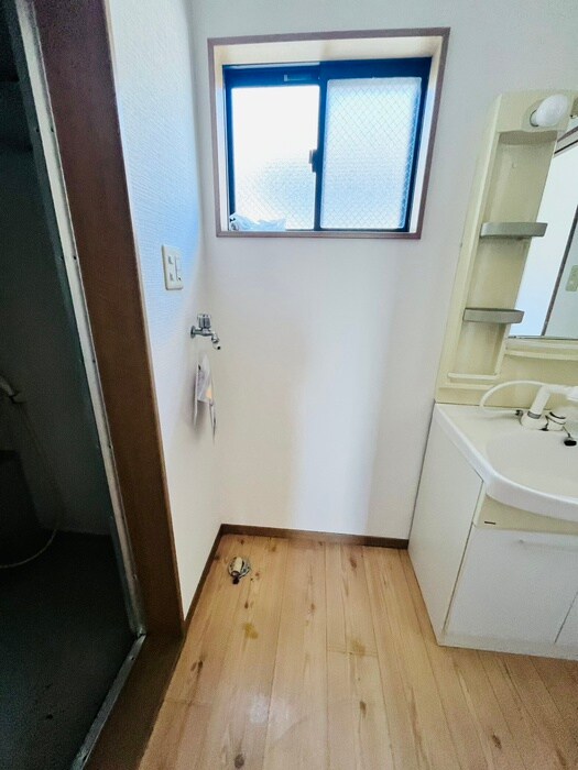 物件内観写真15　(洗濯機置場)