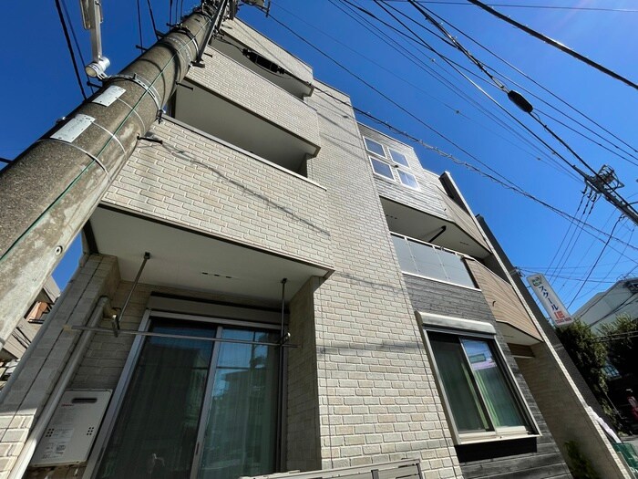 物件外観写真3　(エントランス部分)