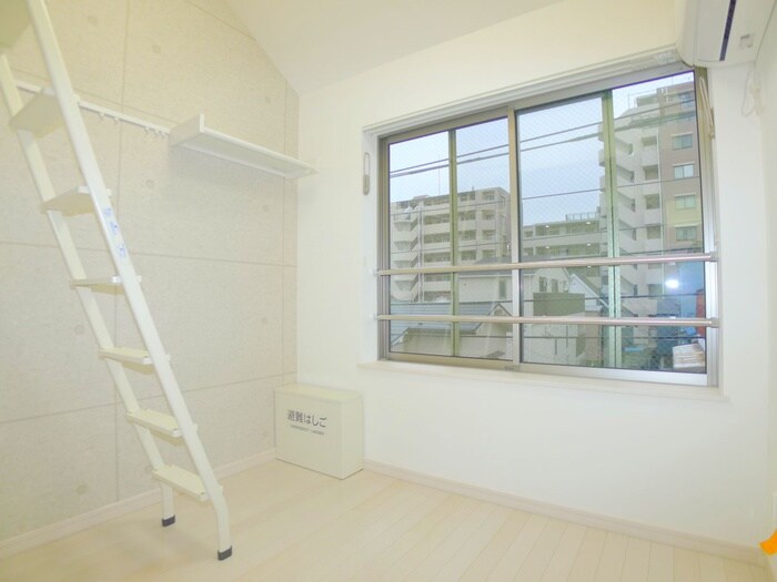 物件内観写真8　(室内からの展望)