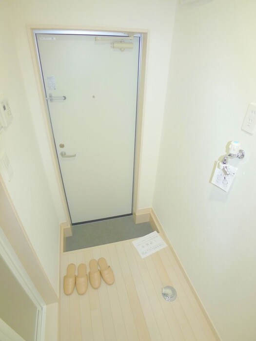 物件内観写真16　(玄関)