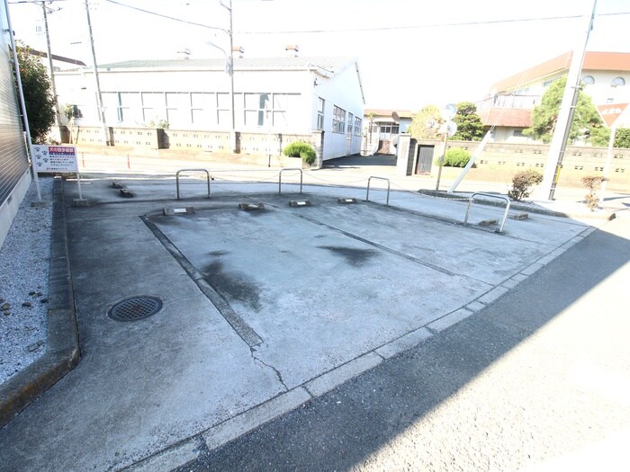 物件外観写真3　(駐車場)