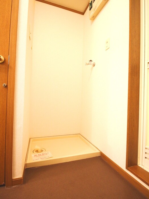 物件内観写真18　(洗濯機置場)