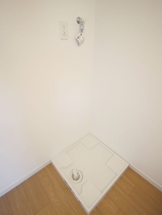 物件内観写真16　(洗濯機置場)