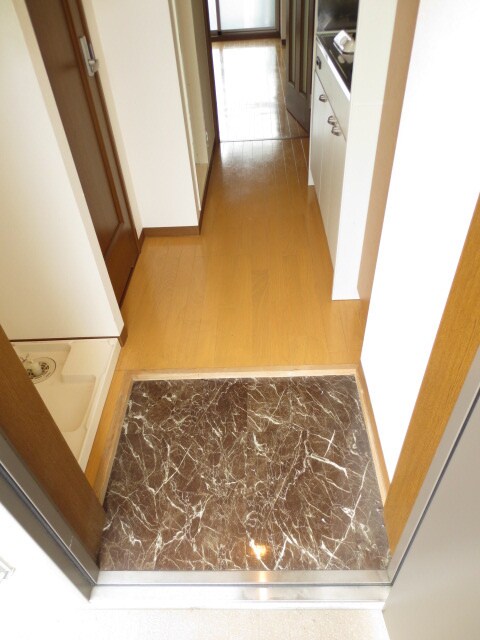 物件内観写真7　(玄関)