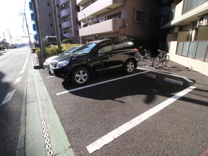 物件外観写真6　(駐車場)