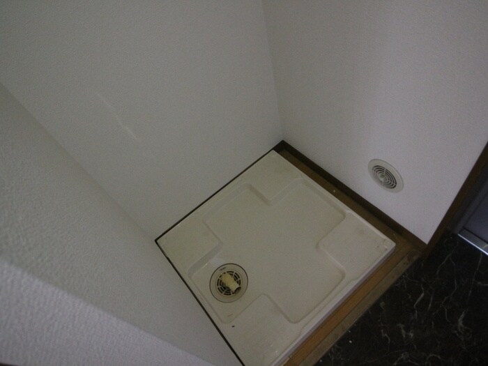 物件内観写真17　(洗濯機置場)