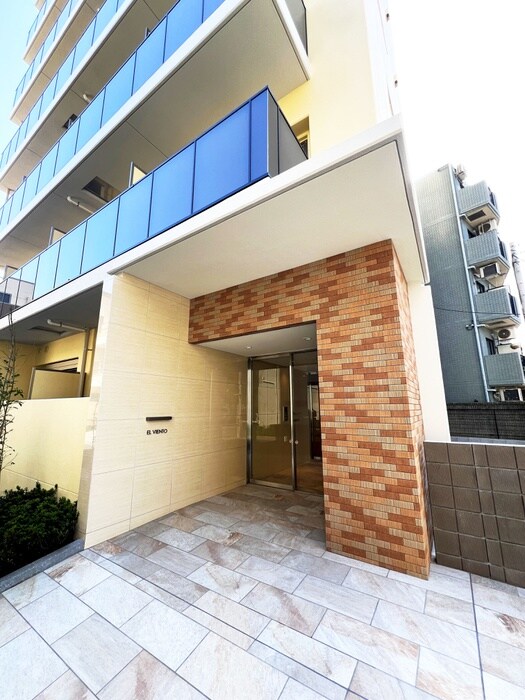 物件外観写真2　(エントランス部分)