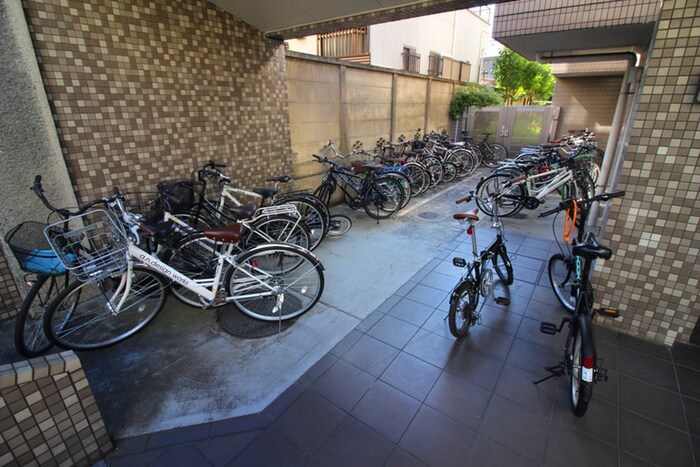 物件外観写真4　(駐輪場)