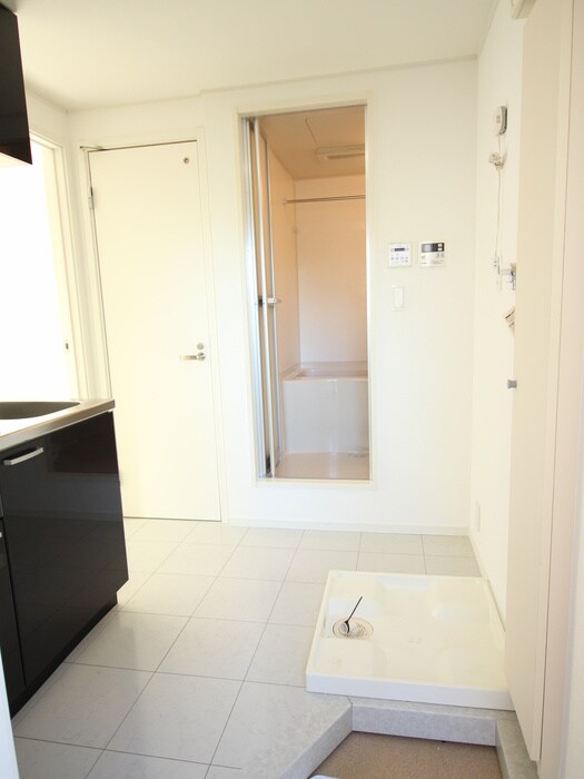 物件内観写真17　(玄関)