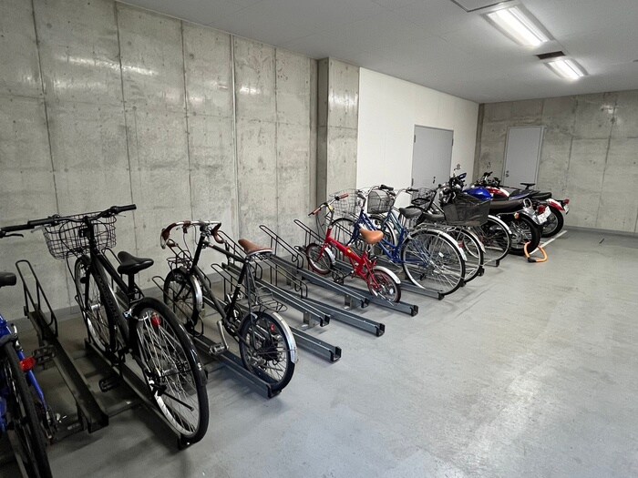 物件外観写真3　(駐輪場)