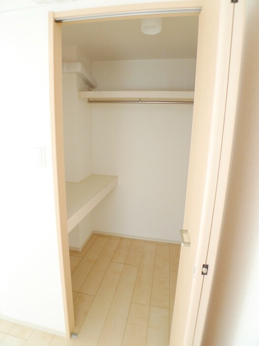 物件内観写真13　(収納)