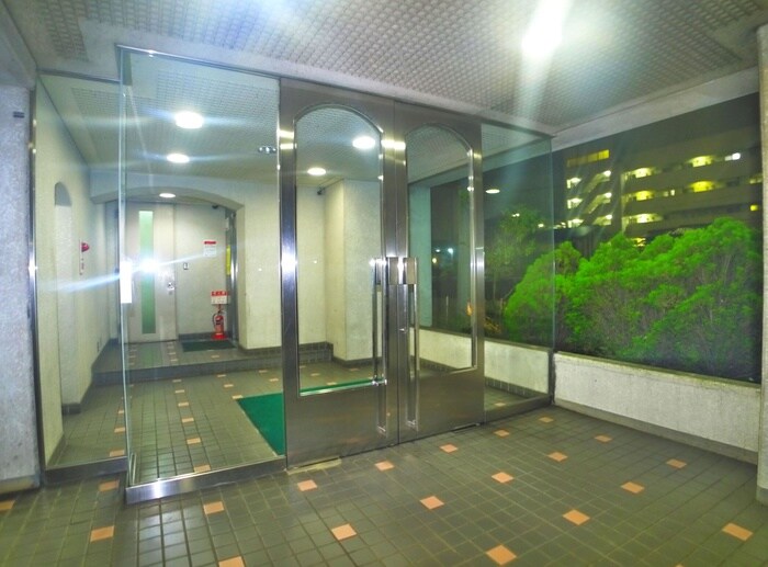 物件外観写真2　(エントランス部分)