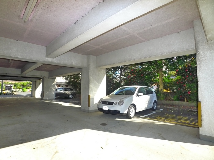 物件外観写真3　(駐車場)