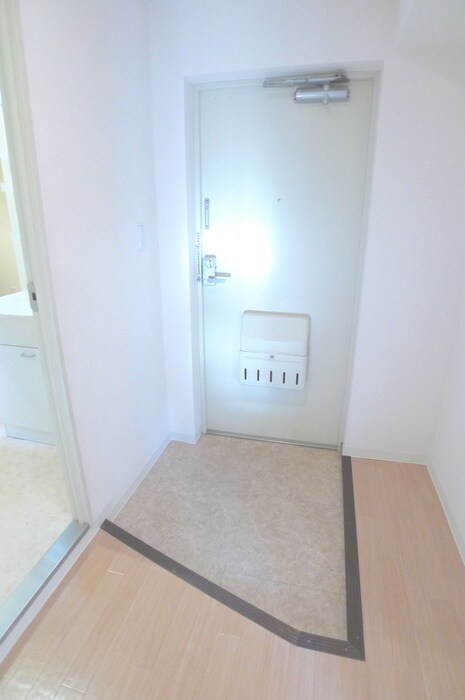 物件内観写真16　(玄関)