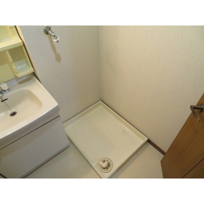 物件内観写真12　(洗濯機置場)