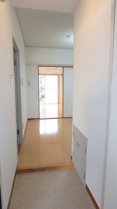 物件内観写真7　(玄関)
