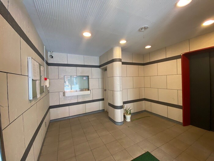 物件外観写真3　(エントランス部分)