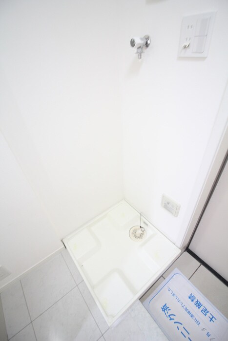 物件内観写真10　(洗濯機置場)