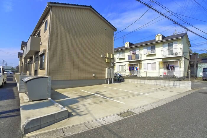 物件外観写真3　(駐車場)