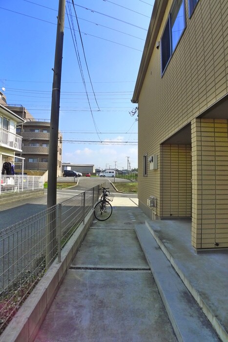 物件外観写真4　(エントランス部分)